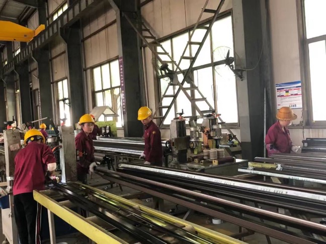 張家港鑫宏鋁業(yè)擠壓車間 圖2